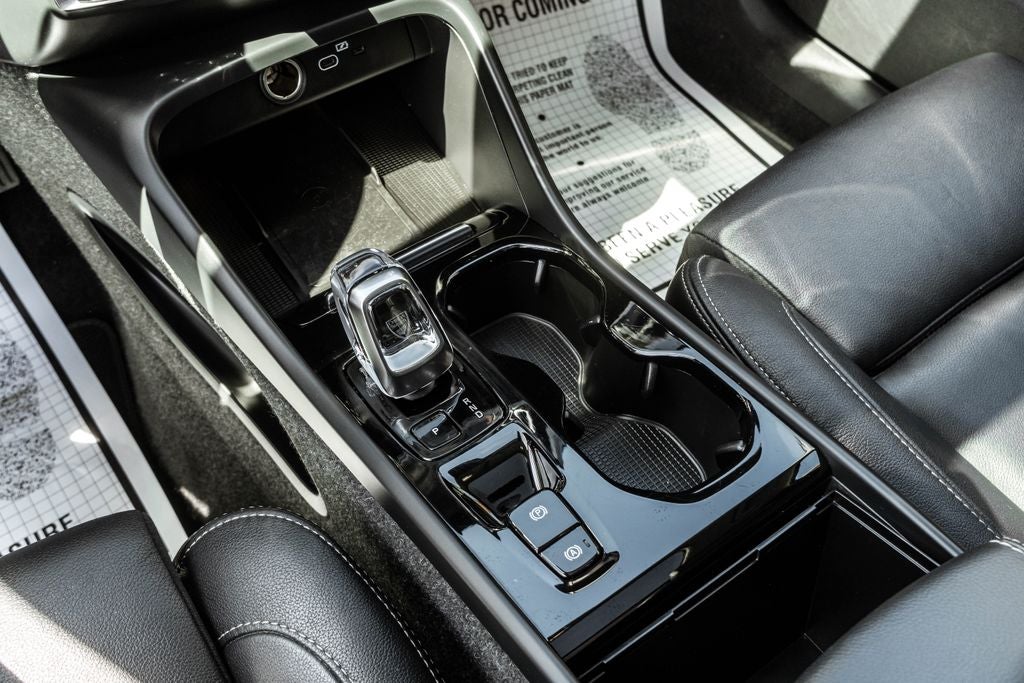 2025 Volvo XC40 B5 Plus Dark Theme