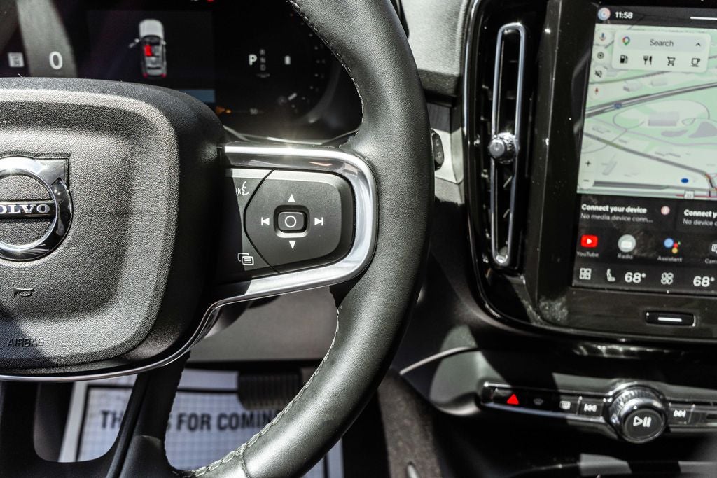 2025 Volvo XC40 B5 Plus Dark Theme
