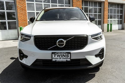 2025 Volvo XC40 B5 Plus Dark Theme