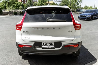 2025 Volvo XC40 B5 Plus Dark Theme