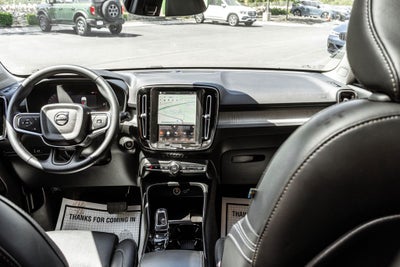 2025 Volvo XC40 B5 Plus Dark Theme