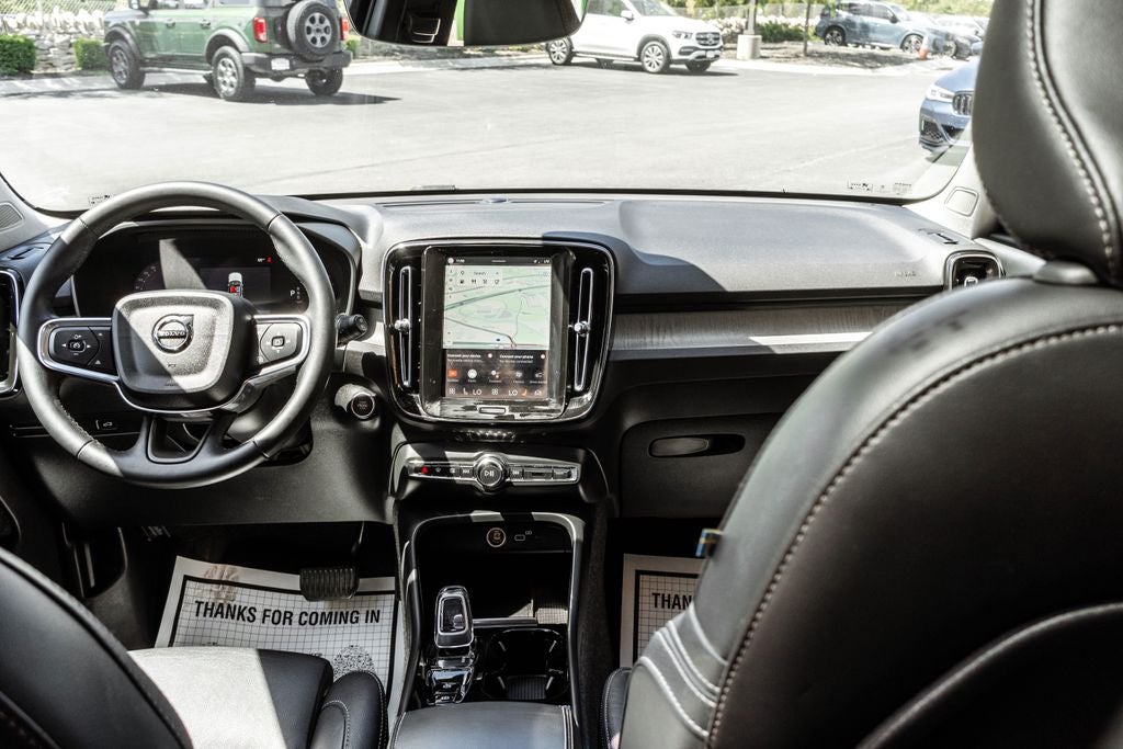 2025 Volvo XC40 B5 Plus Dark Theme