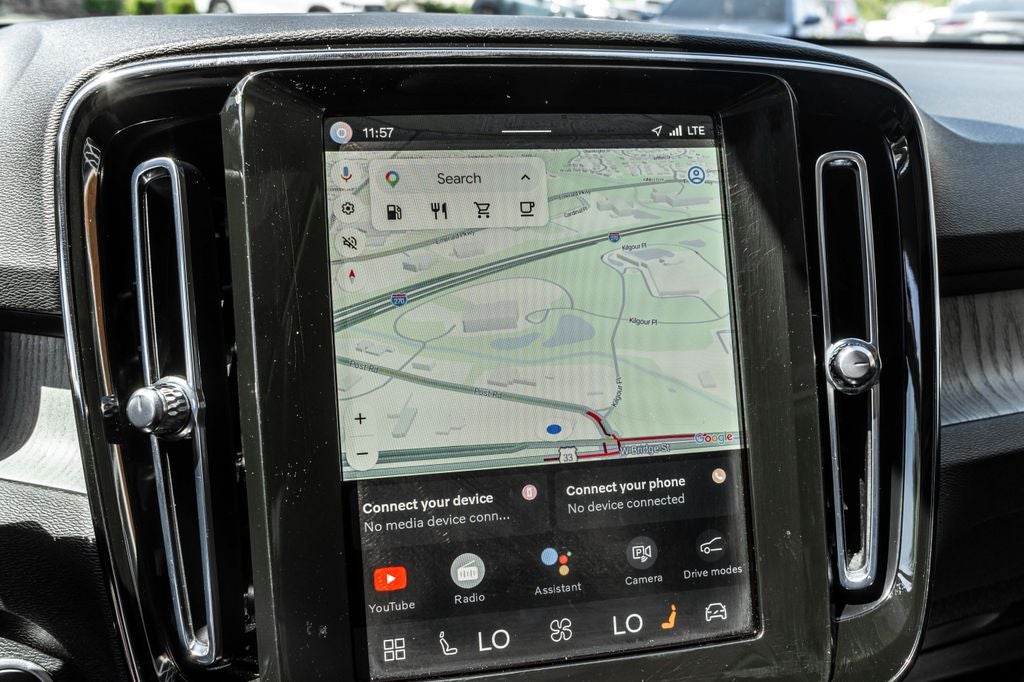 2025 Volvo XC40 B5 Plus Dark Theme