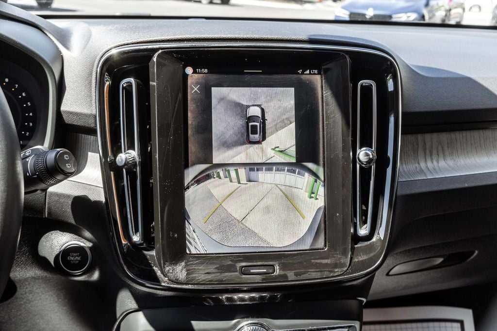 2025 Volvo XC40 B5 Plus Dark Theme