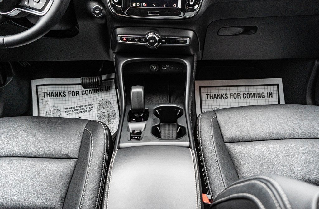 2025 Volvo XC40 B5 Core