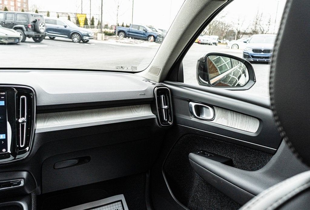 2025 Volvo XC40 B5 Core