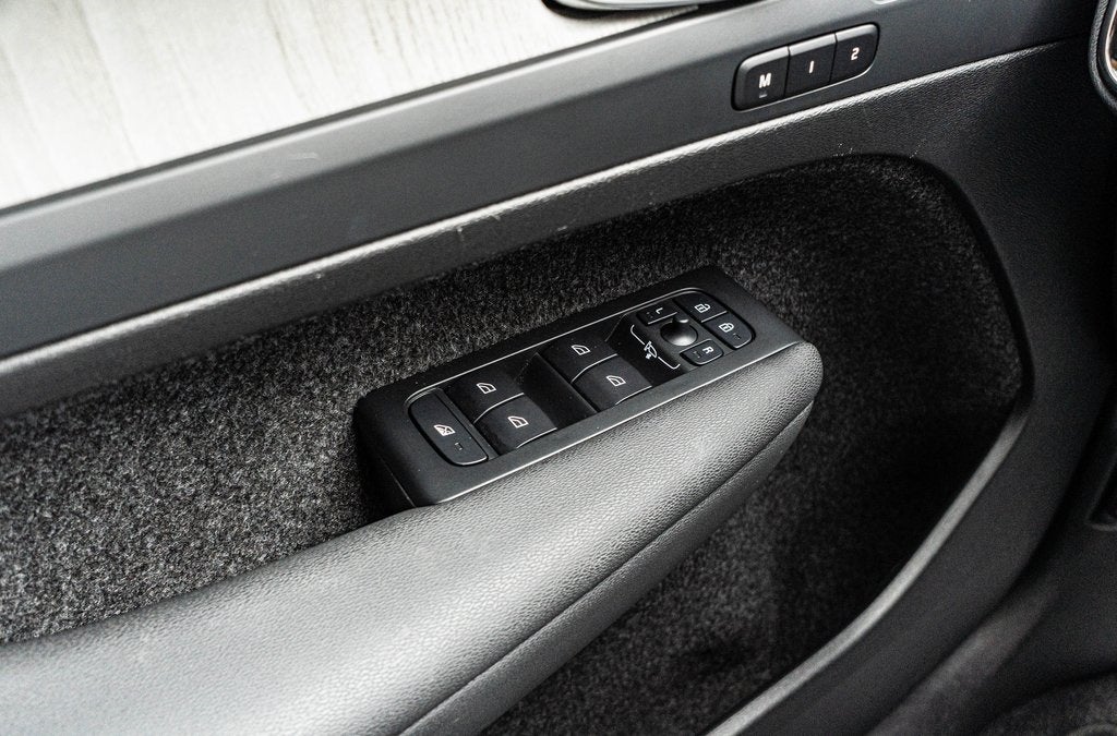 2025 Volvo XC40 B5 Core