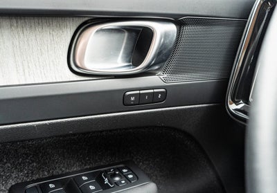 2025 Volvo XC40 B5 Core