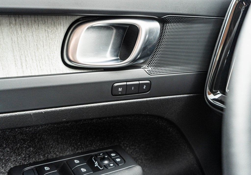 2025 Volvo XC40 B5 Core