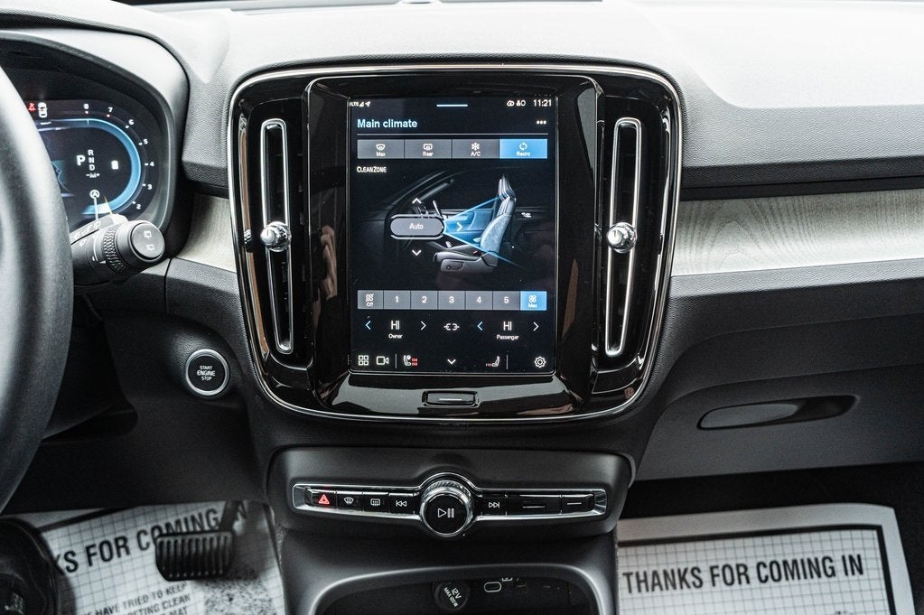 2025 Volvo XC40 B5 Core