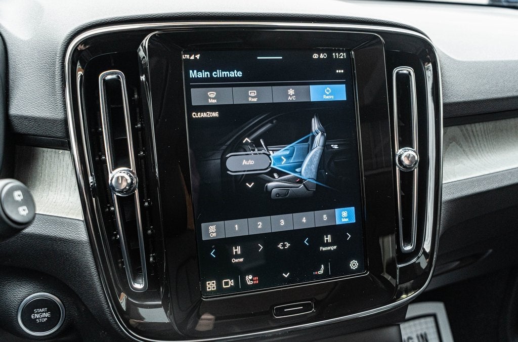 2025 Volvo XC40 B5 Core