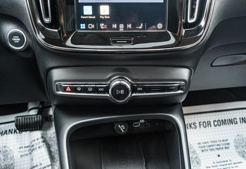 2025 Volvo XC40 B5 Core