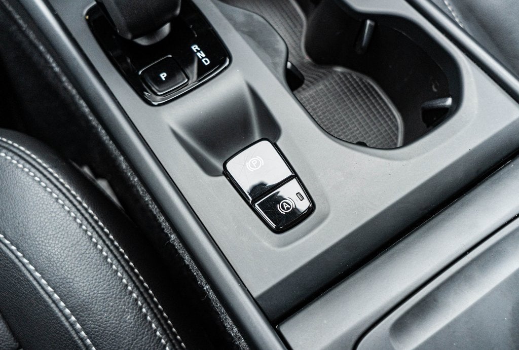 2025 Volvo XC40 B5 Core