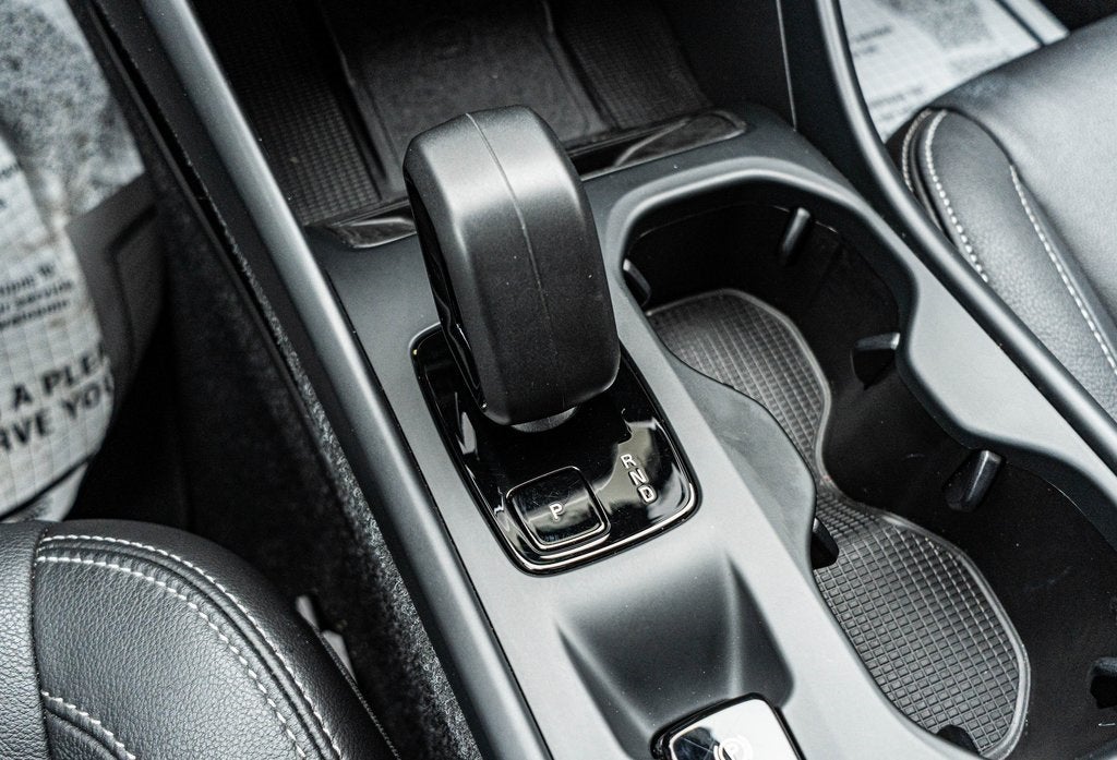 2025 Volvo XC40 B5 Core