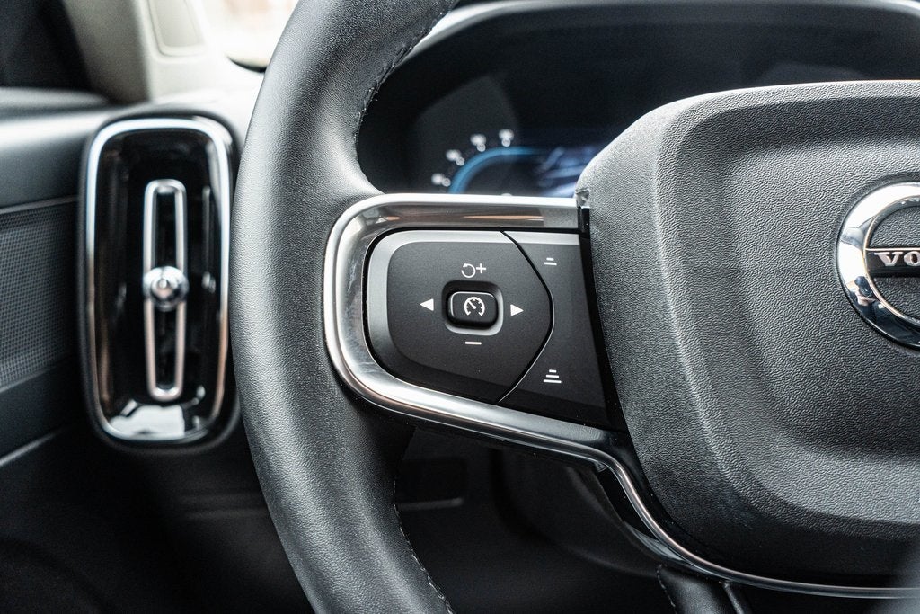 2025 Volvo XC40 B5 Core