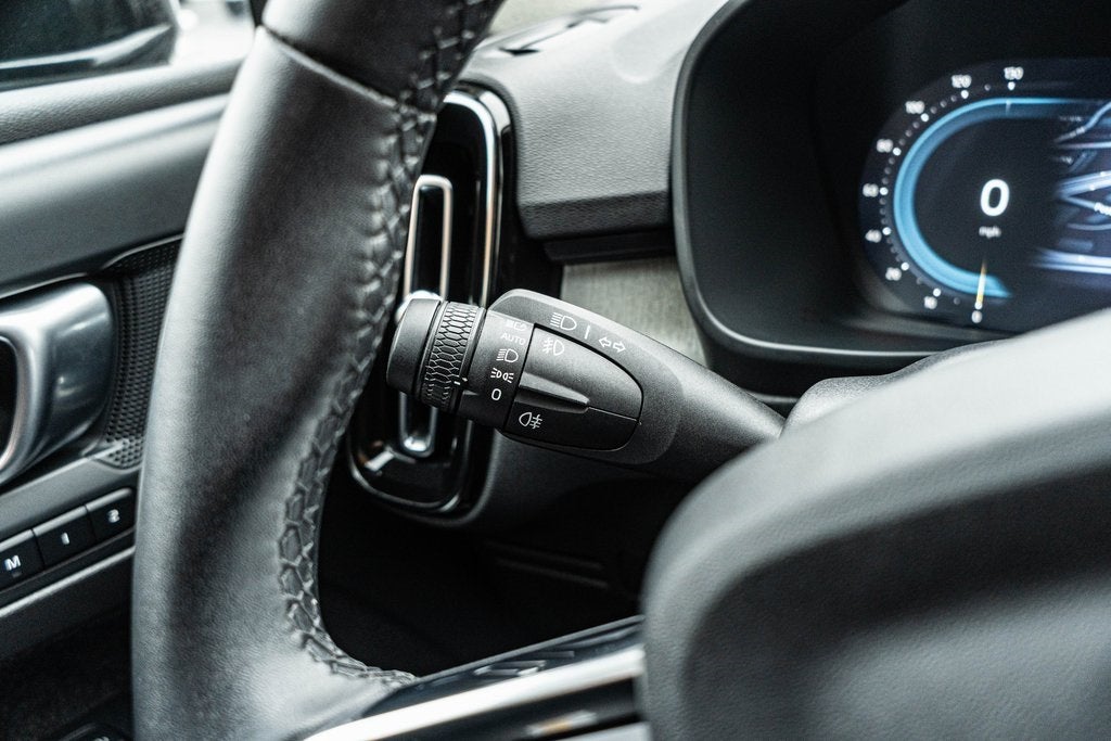 2025 Volvo XC40 B5 Core