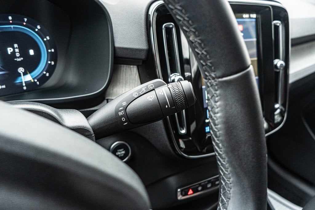 2025 Volvo XC40 B5 Core