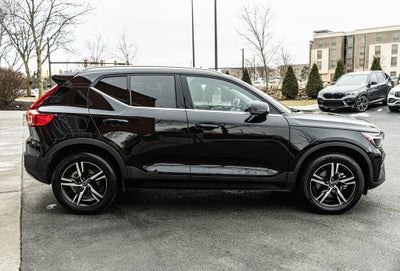 2025 Volvo XC40 B5 Core