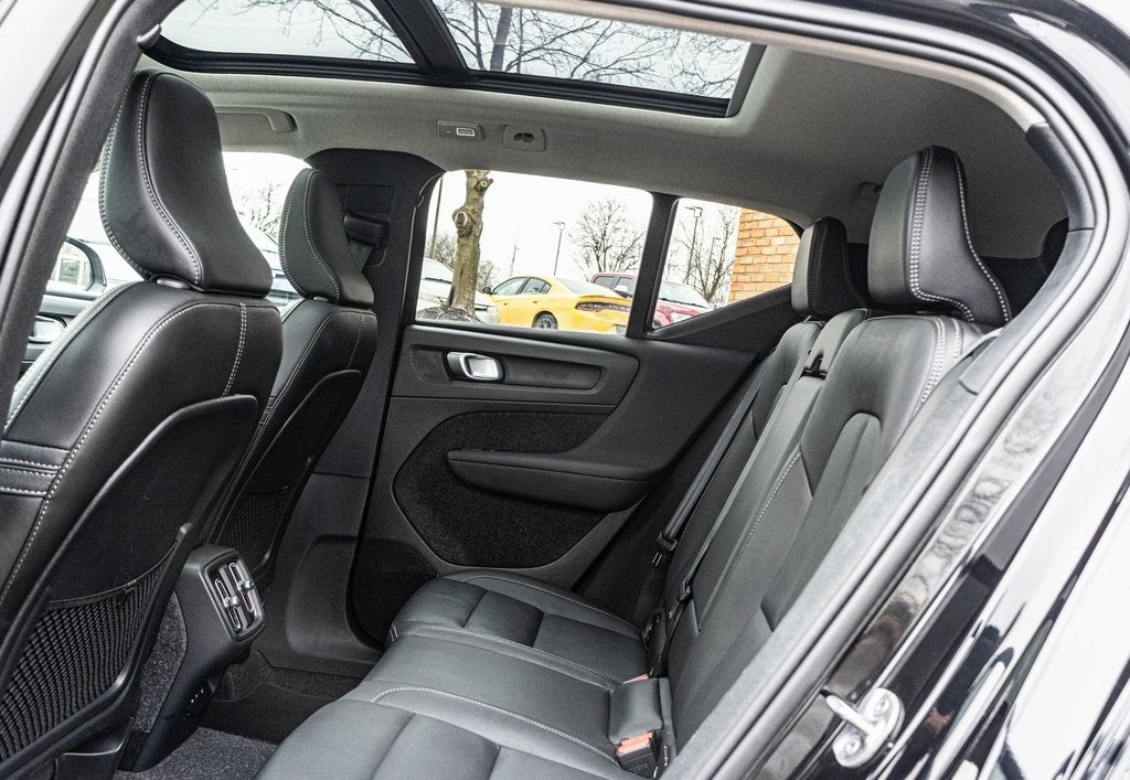 2025 Volvo XC40 B5 Core