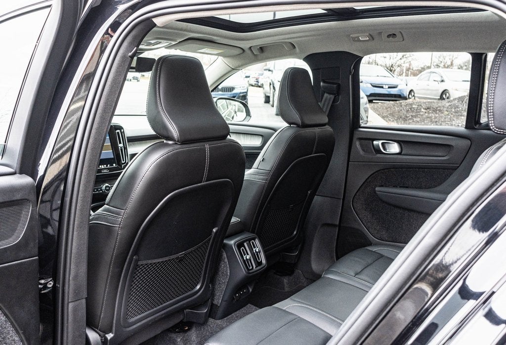 2025 Volvo XC40 B5 Core