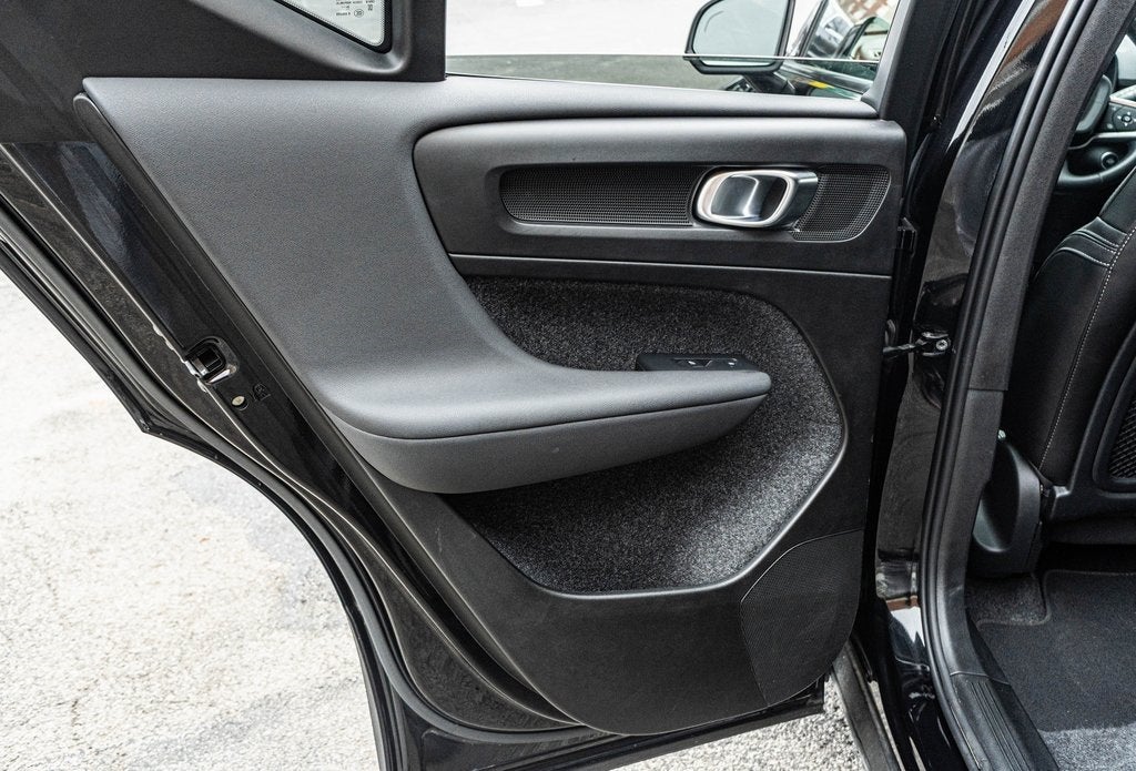 2025 Volvo XC40 B5 Core