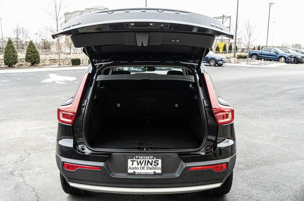 2025 Volvo XC40 B5 Core