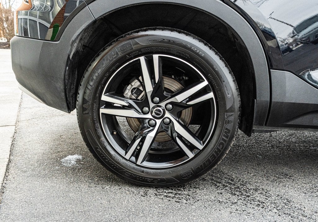 2025 Volvo XC40 B5 Core