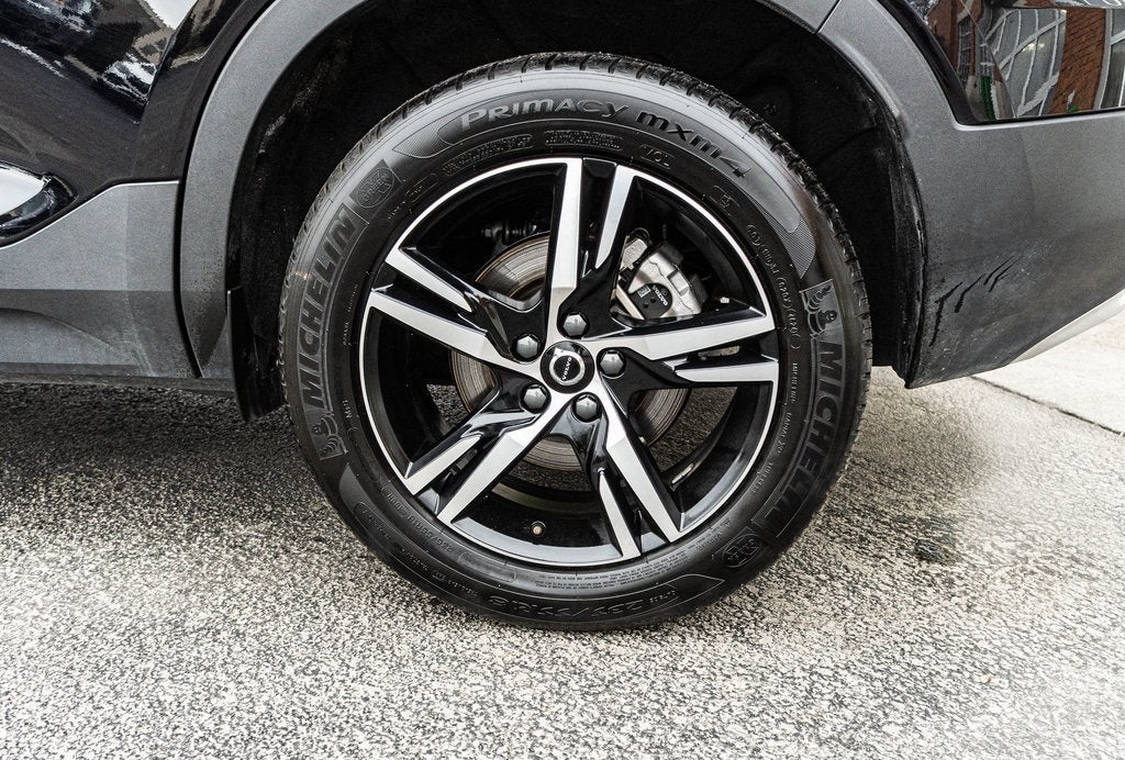 2025 Volvo XC40 B5 Core