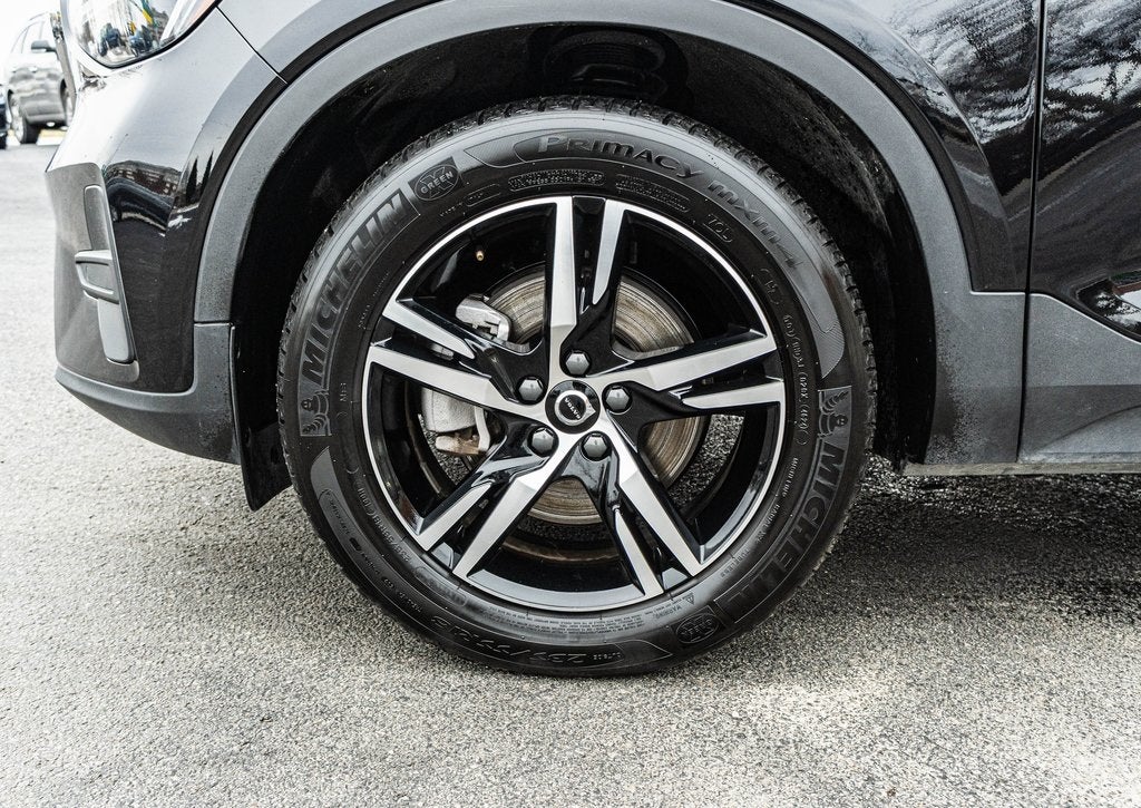 2025 Volvo XC40 B5 Core