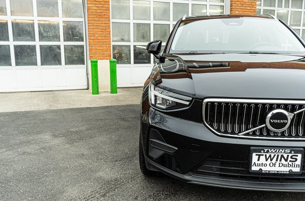 2025 Volvo XC40 B5 Core