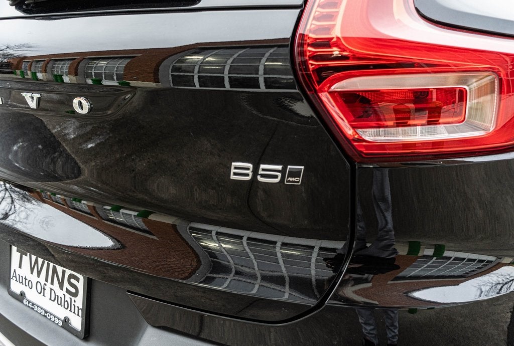 2025 Volvo XC40 B5 Core