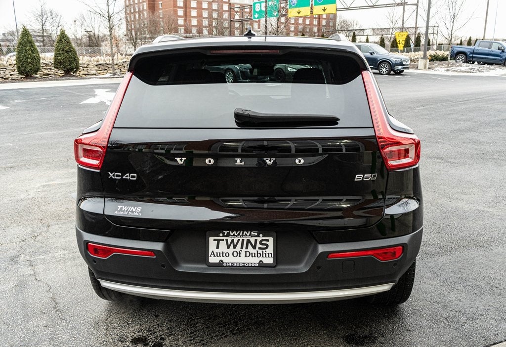 2025 Volvo XC40 B5 Core