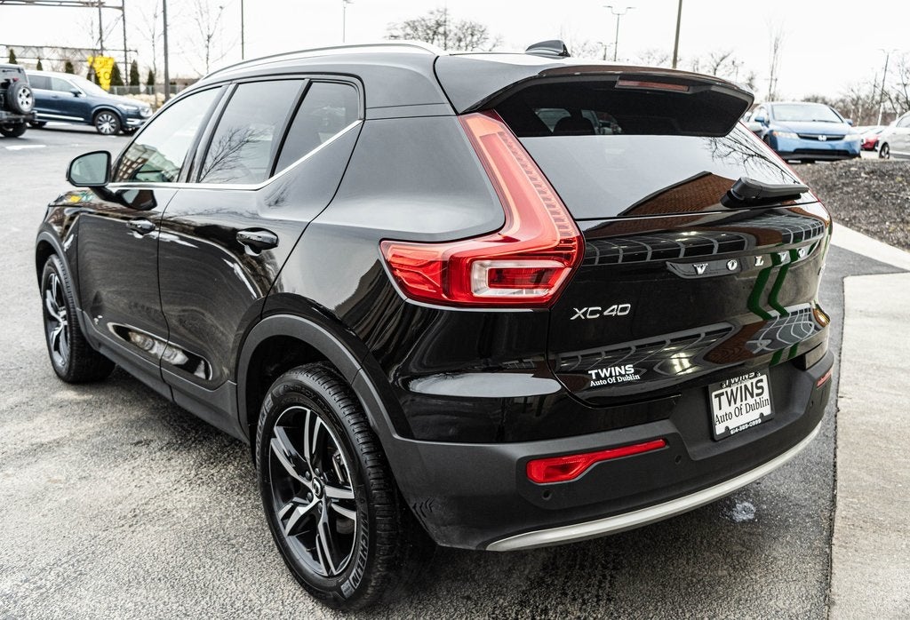 2025 Volvo XC40 B5 Core