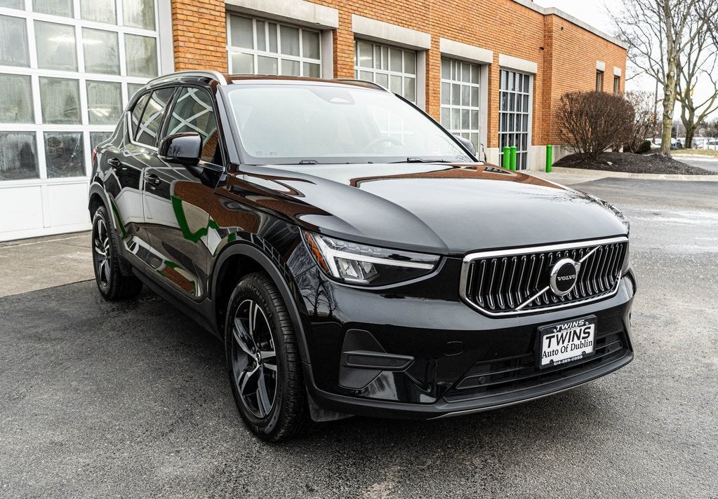 2025 Volvo XC40 B5 Core