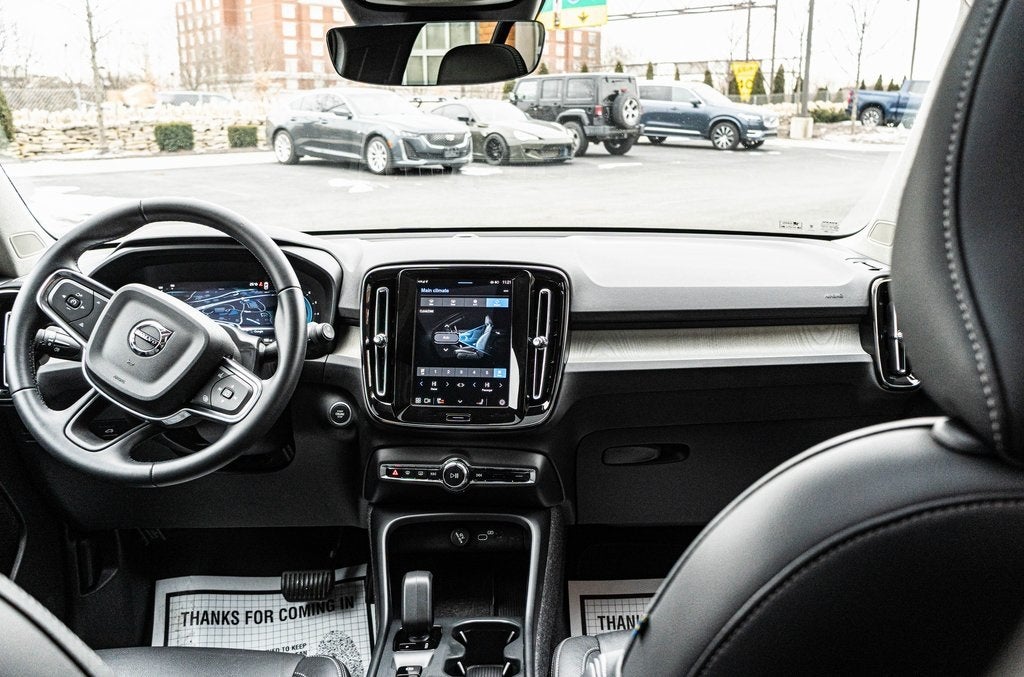 2025 Volvo XC40 B5 Core