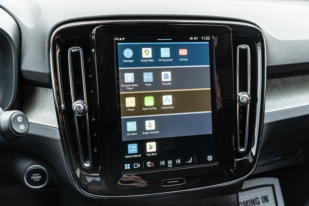 2025 Volvo XC40 B5 Core