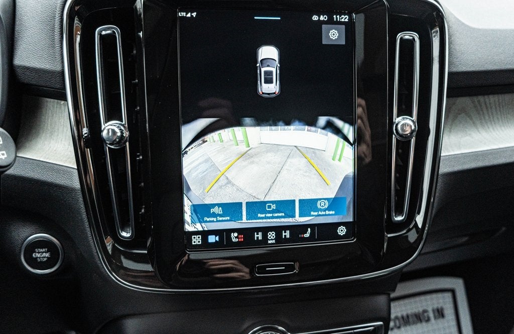 2025 Volvo XC40 B5 Core