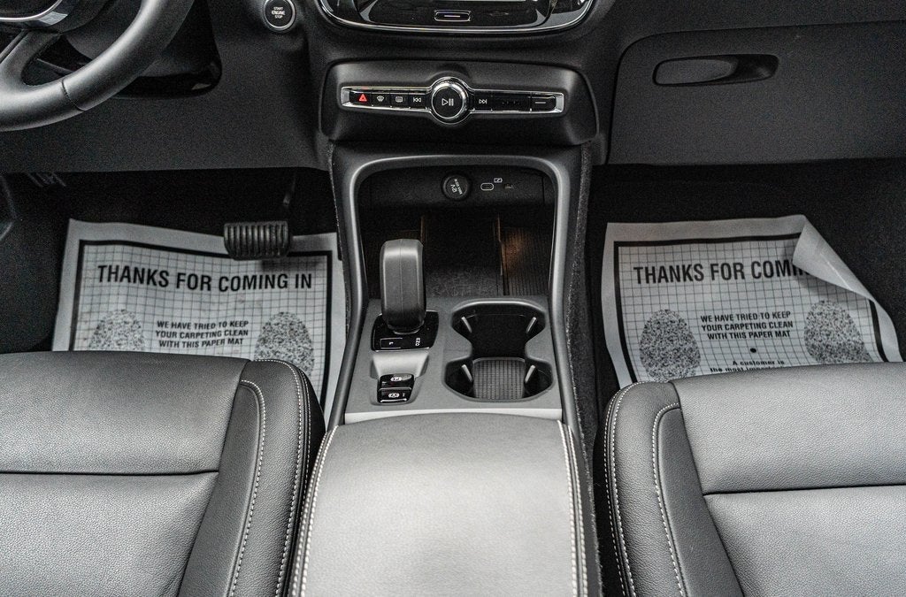 2025 Volvo XC40 B5 Core