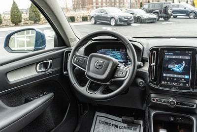 2025 Volvo XC40 B5 Core