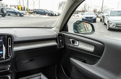 2025 Volvo XC40 B5 Core
