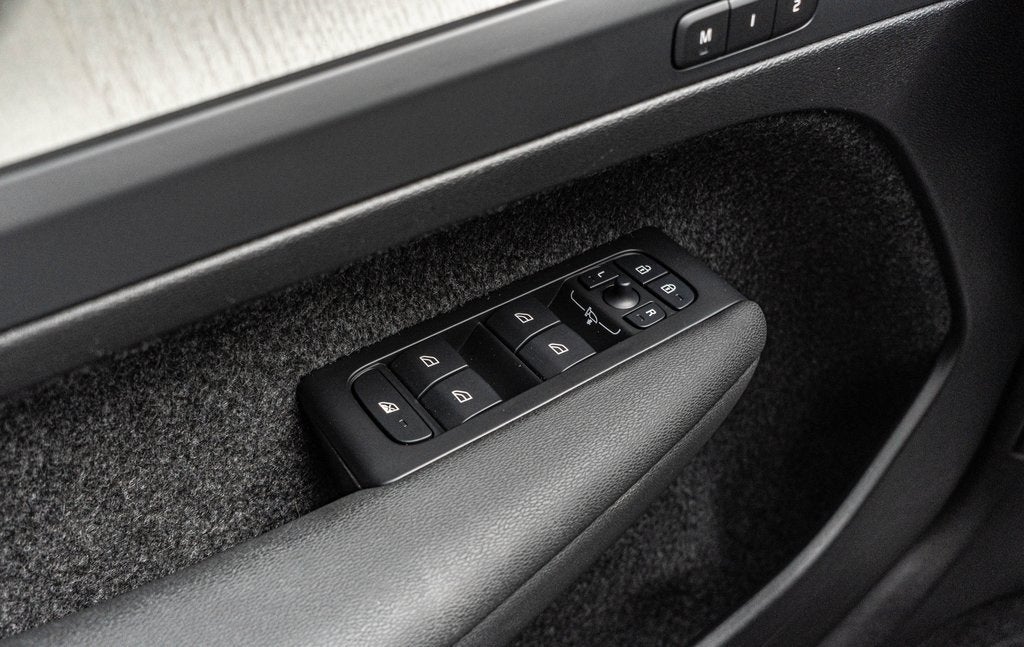 2025 Volvo XC40 B5 Core