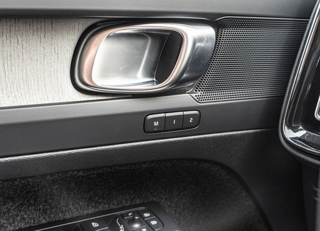 2025 Volvo XC40 B5 Core