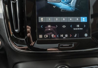 2025 Volvo XC40 B5 Core