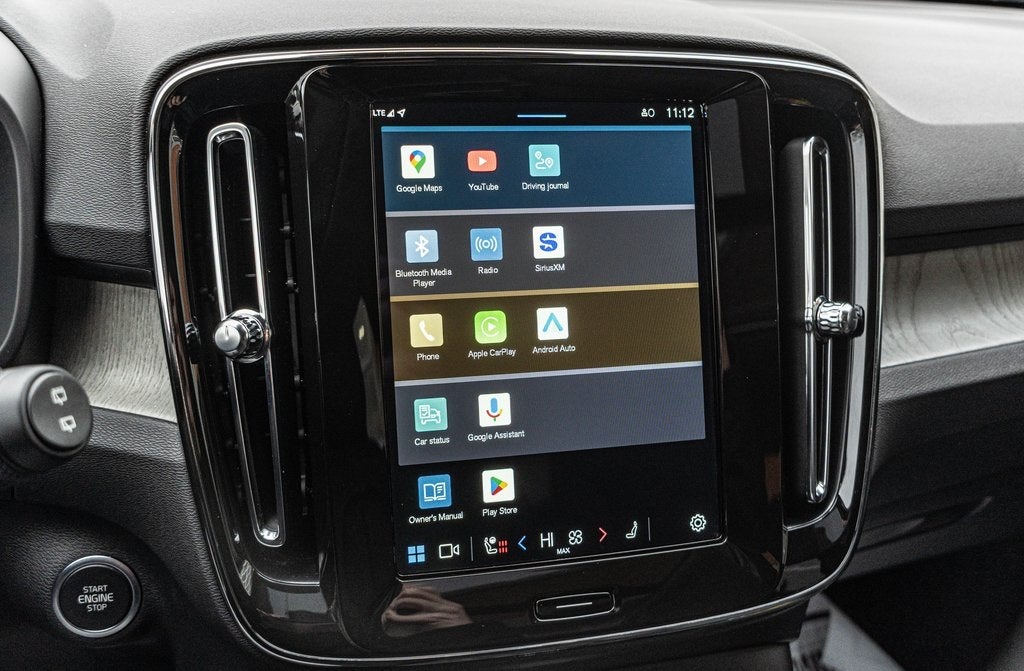 2025 Volvo XC40 B5 Core