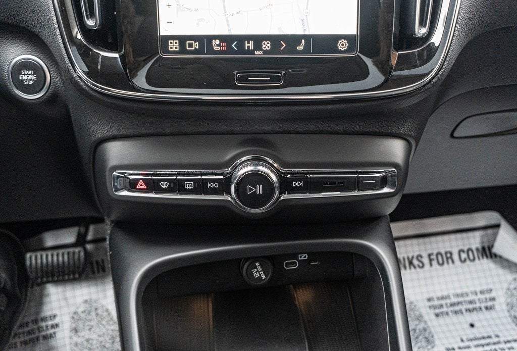 2025 Volvo XC40 B5 Core