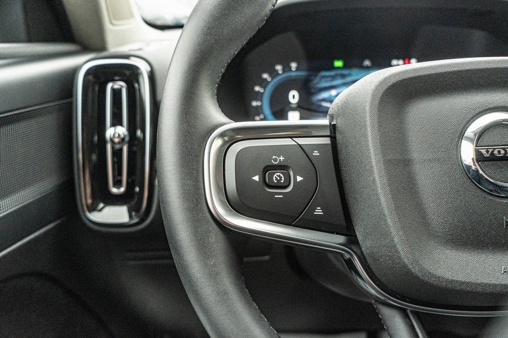 2025 Volvo XC40 B5 Core