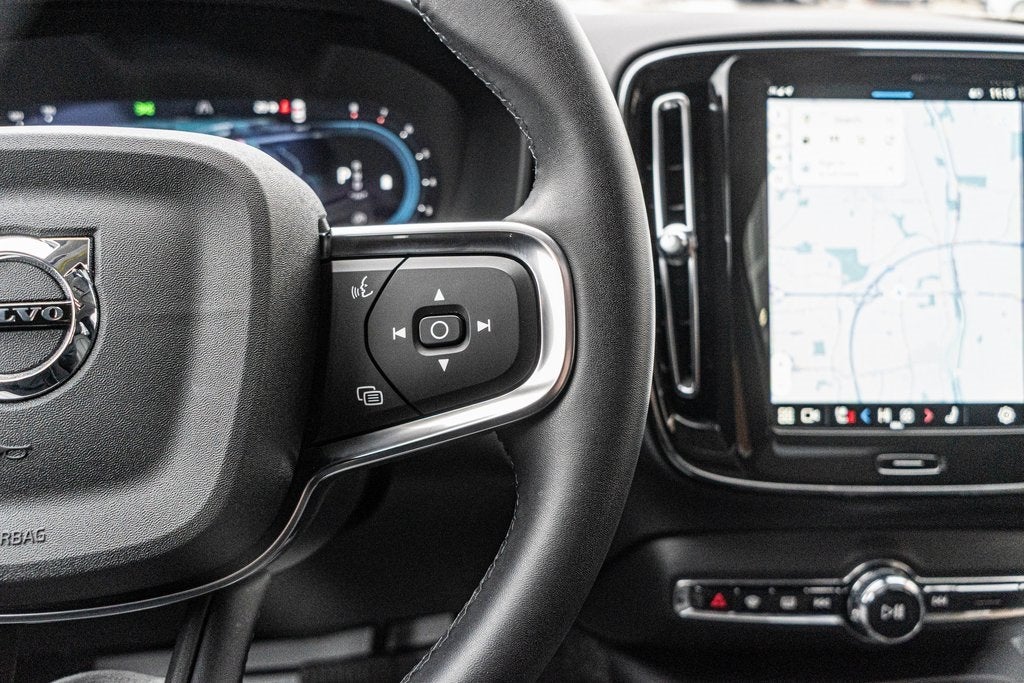 2025 Volvo XC40 B5 Core