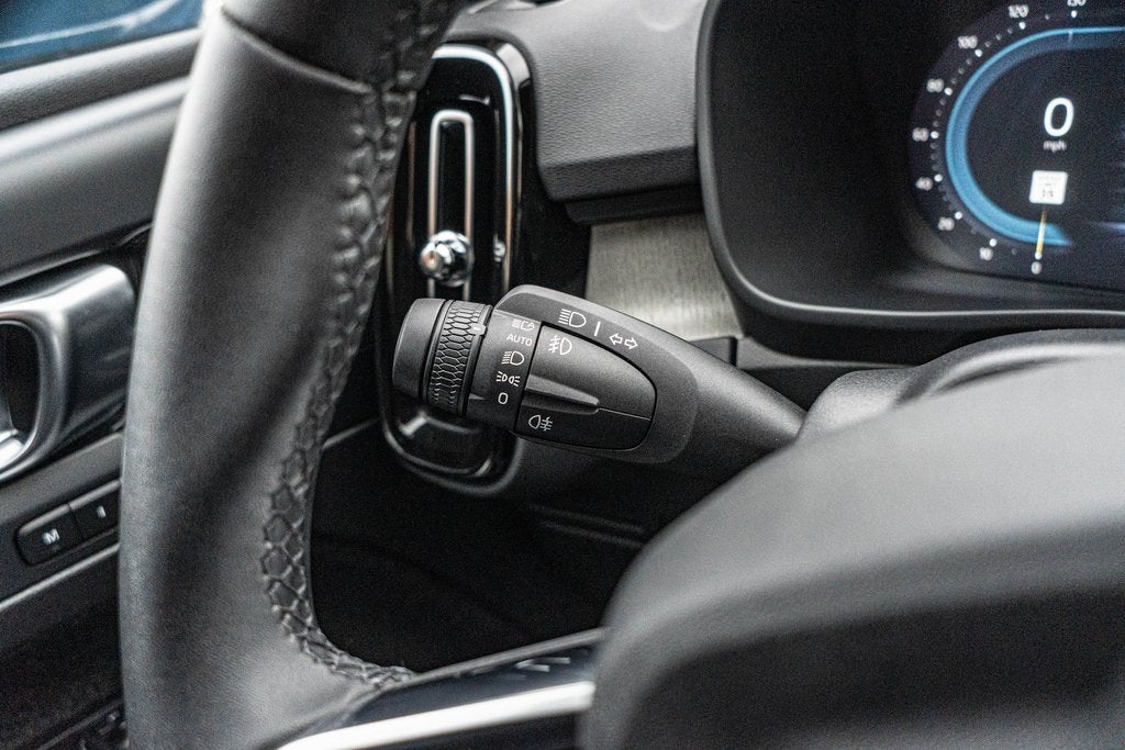 2025 Volvo XC40 B5 Core