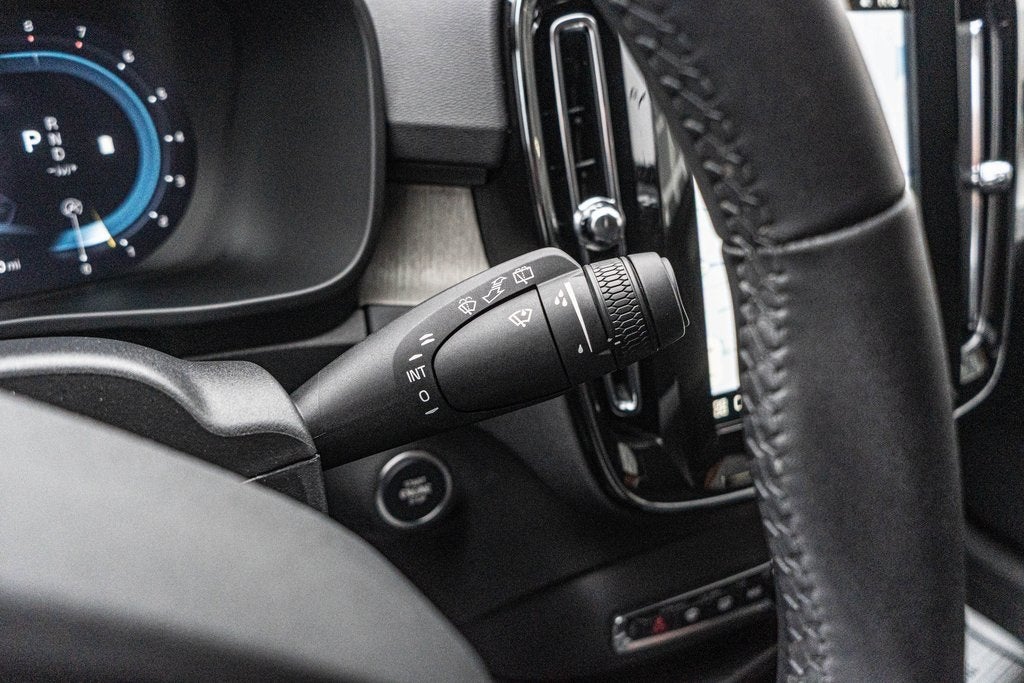 2025 Volvo XC40 B5 Core