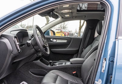 2025 Volvo XC40 B5 Core